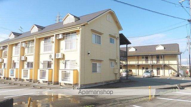 レヴール綾田A棟の外観写真