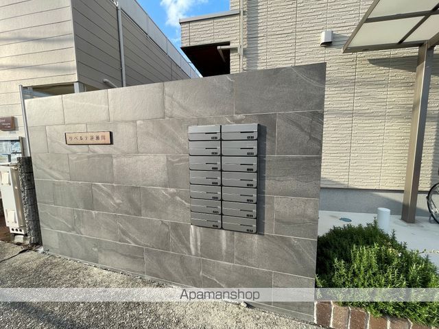 リベルテ逆瀬川の玄関写真