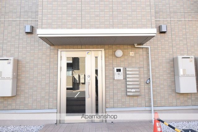 MIUMU B棟の玄関写真