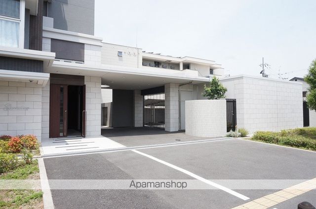 グランデュールの玄関写真