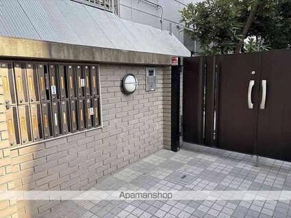 レオパレスパークサイド足立入谷[1K/26.08m2]のエントランス