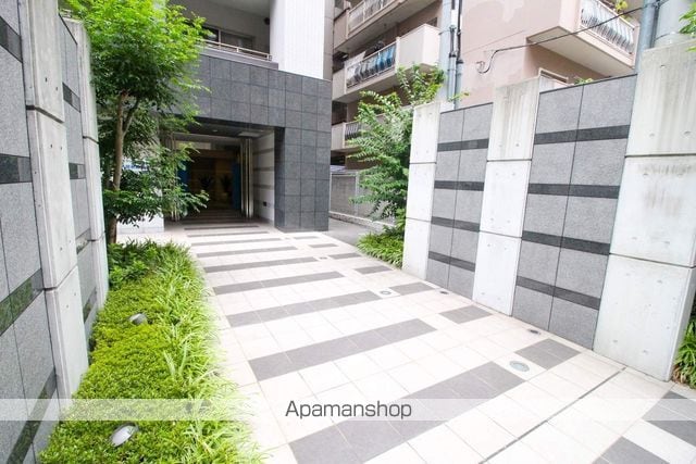 プラウドフラット新大阪の玄関写真