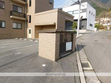 広島県広島市安佐南区八木３丁目[2LDK/64.8m2]の共用部1