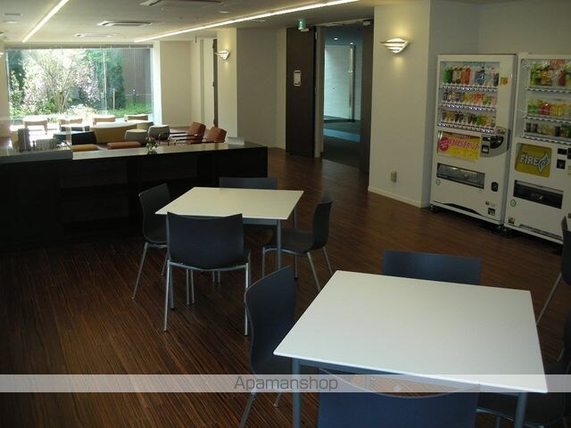 ガーデン板橋氷川町[2LDK/68.26m2]の共用部1