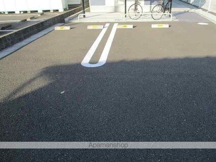 レオネクストエストⅢ[1K/22.14m2]の駐車場