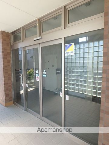 ココモ岡田マンションの玄関写真