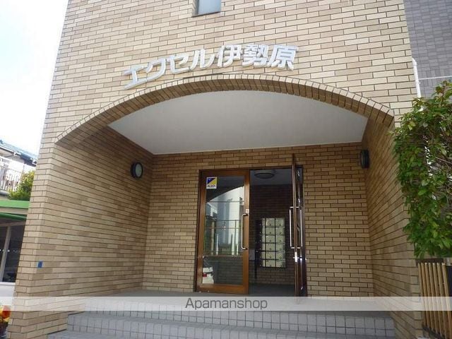 エクセル伊勢原の玄関写真