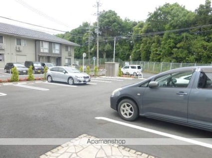 サンリット北大路[1LDK/57.64m2]の駐車場1