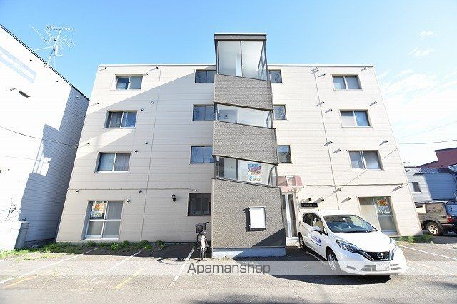 ロイヤルハイツ杉田の外観写真