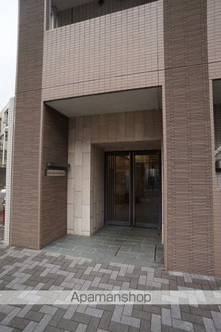 ドルチェ東新宿の玄関写真