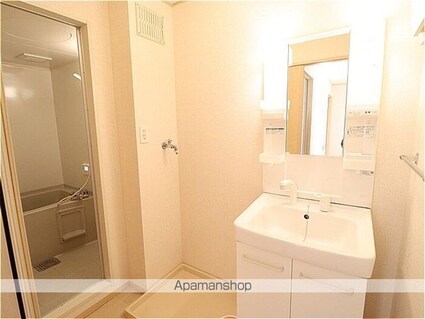 ＲＯＹＡＬ　ＧＡＲＤＥＮ　ＣＡＳＡＨＡＲＡ[2LDK/62.95m2]の洗面所