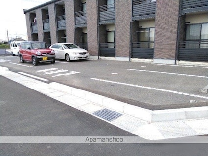 レオネクストドリーム瀬戸内Ⅱ[1K/29.47m2]の駐車場1