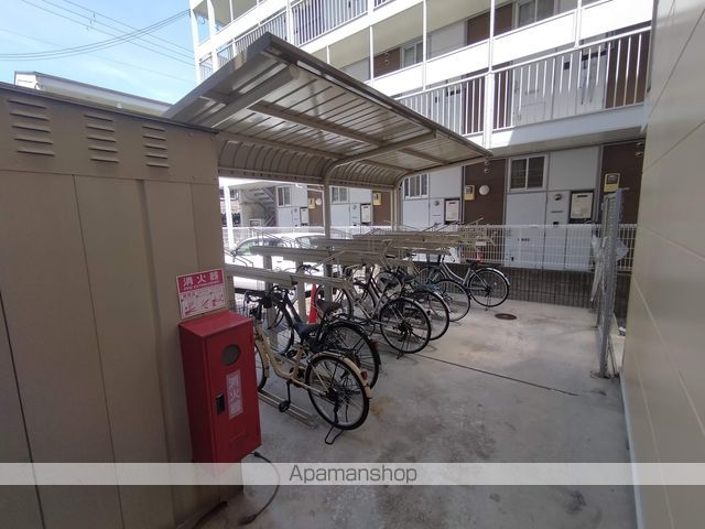 レオパレスセジュール新保の玄関写真
