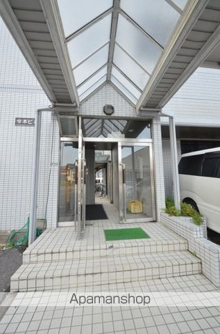 今本ビルの玄関写真