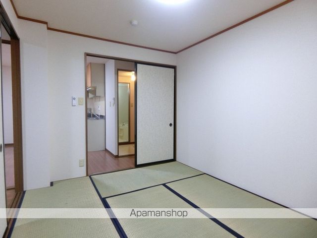 SURPLUSルージュの内装写真