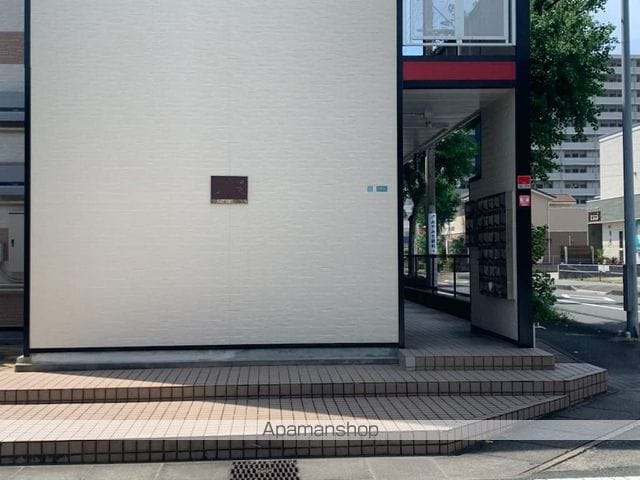 レオパレススターヒルズの玄関写真