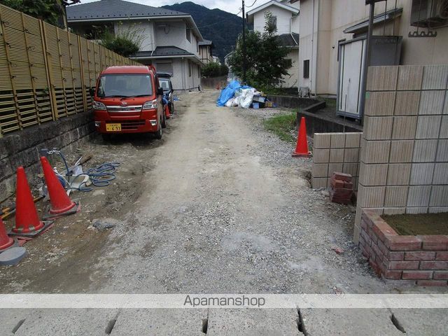 上高野薩田町マンションの外観写真