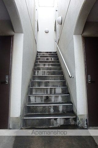 ツインハイツ元町の玄関写真