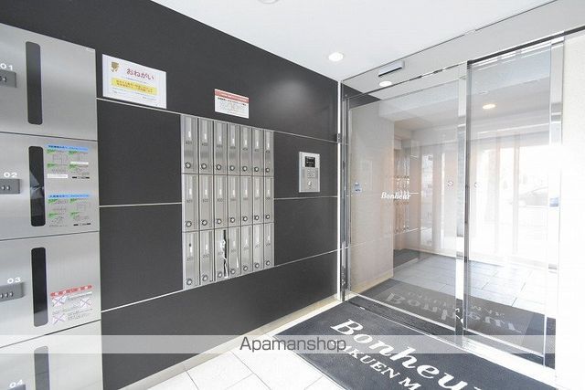 ボヌール学園前の玄関写真