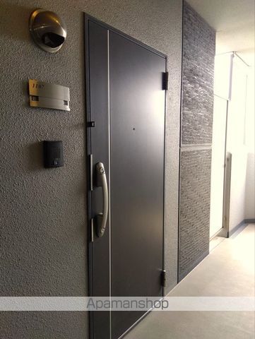 ロジェ今福鶴見の玄関写真