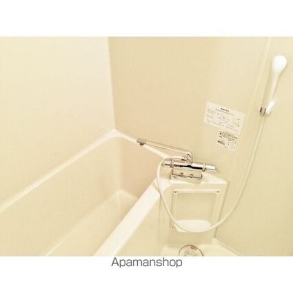 Ｓｕｒｐｌｕｓ　Ｏｎｅアカハネ[1K/28.03m2]のバス