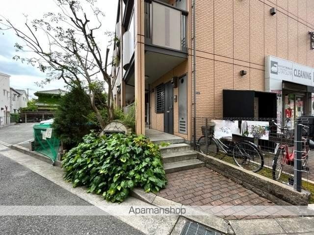 アップロード壱番館の玄関写真