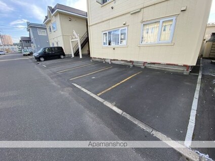 アーバンパレス雅[1DK/32.72m2]の駐車場2