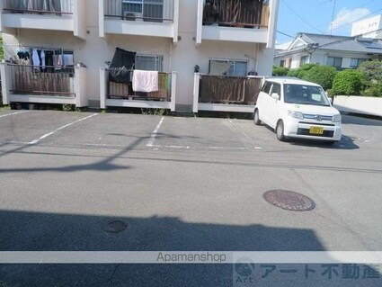 カーサ樹[1K/23m2]の駐車場2