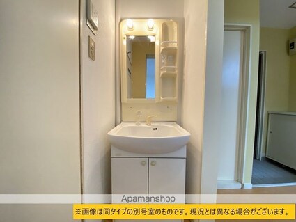 ウインズ開発[2LDK/61.98m2]の洗面所