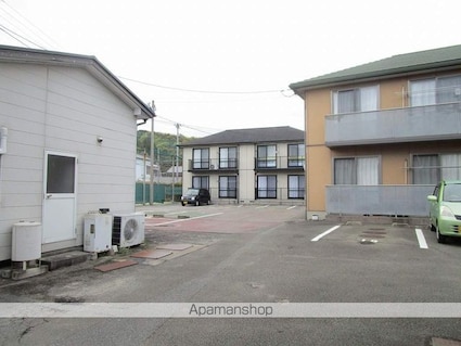 ヴィラージュマルイ　Ａ棟[2DK/42.88m2]の駐車場