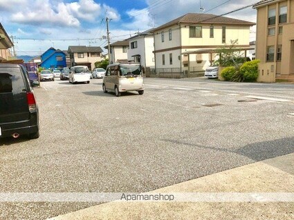 ＷＥＳＴ　ＷＩＮＧ[1K/23.47m2]の駐車場