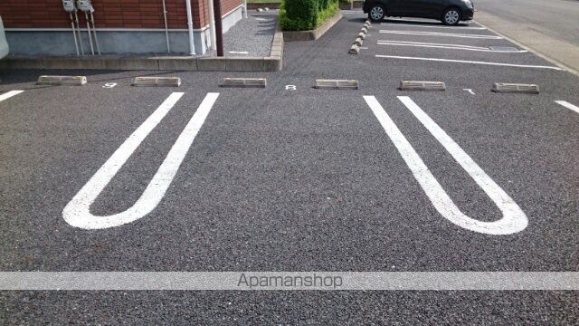 ゴールド　フレイムＢ[1LDK/37.13m2]の駐車場