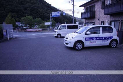 フォブール深坂[1LDK/54.65m2]の駐車場2