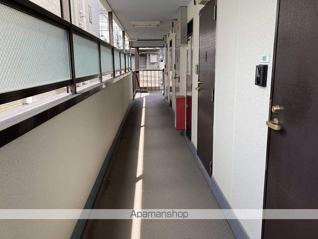 パレスストリームの玄関写真