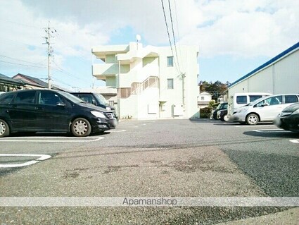 サン　フォレスト　ヴィラ[2LDK/57.52m2]の駐車場2