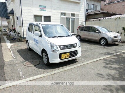 岩手県盛岡市月が丘３丁目[1DK/30.58m2]の駐車場