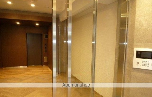 フレンシア椎名町の玄関写真