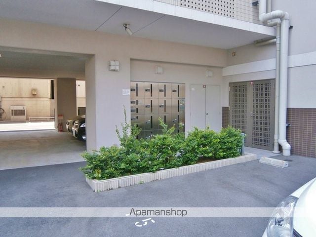 ドライバウム江坂の玄関写真
