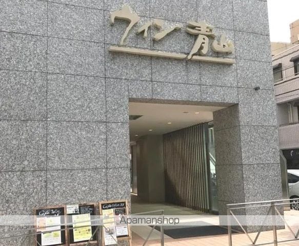 ウィン青山の玄関写真