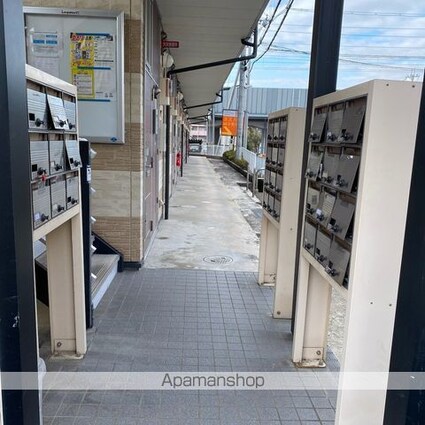 レオパレスＲａｃｏｏｎＤ　５[1K/19.87m2]のエントランス1