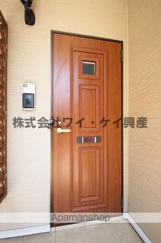 エル フトゥーロ Aの玄関写真