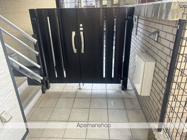 レオパレスラポールIの玄関写真