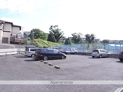 ＢーＦＬＡＴ[2LDK/59.62m2]の駐車場