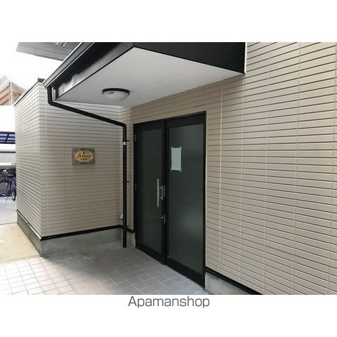 アムール 上新庄の玄関写真
