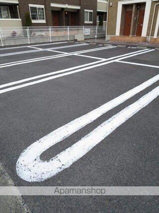 エアリー　レジデンス　Ａ[1R/32.9m2]の駐車場5