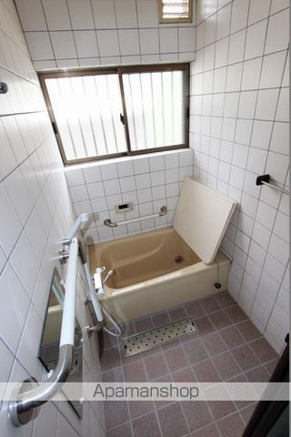 呉市 2階建 築47年の内装写真