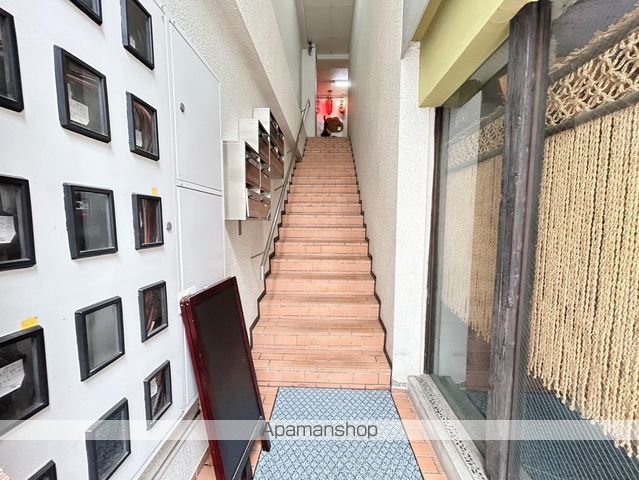 和秀大手町ビルの玄関写真