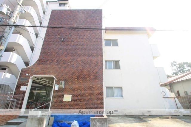 阪急電鉄宝塚線 服部天神駅 徒歩9分 3階建 築56年の外観写真