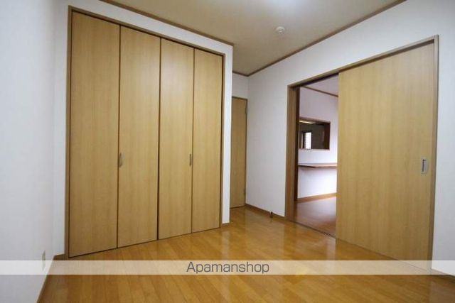 ロイヤル東町 A棟の内装写真