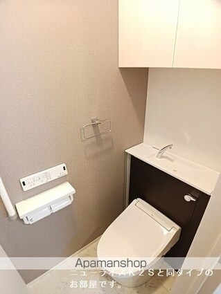 ブレイ　バレー[1LDK/50.01m2]のトイレ